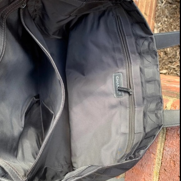 💚💚 CHANEL Travel Line Black Tote Shoulder Bag - Picture 9 of 16